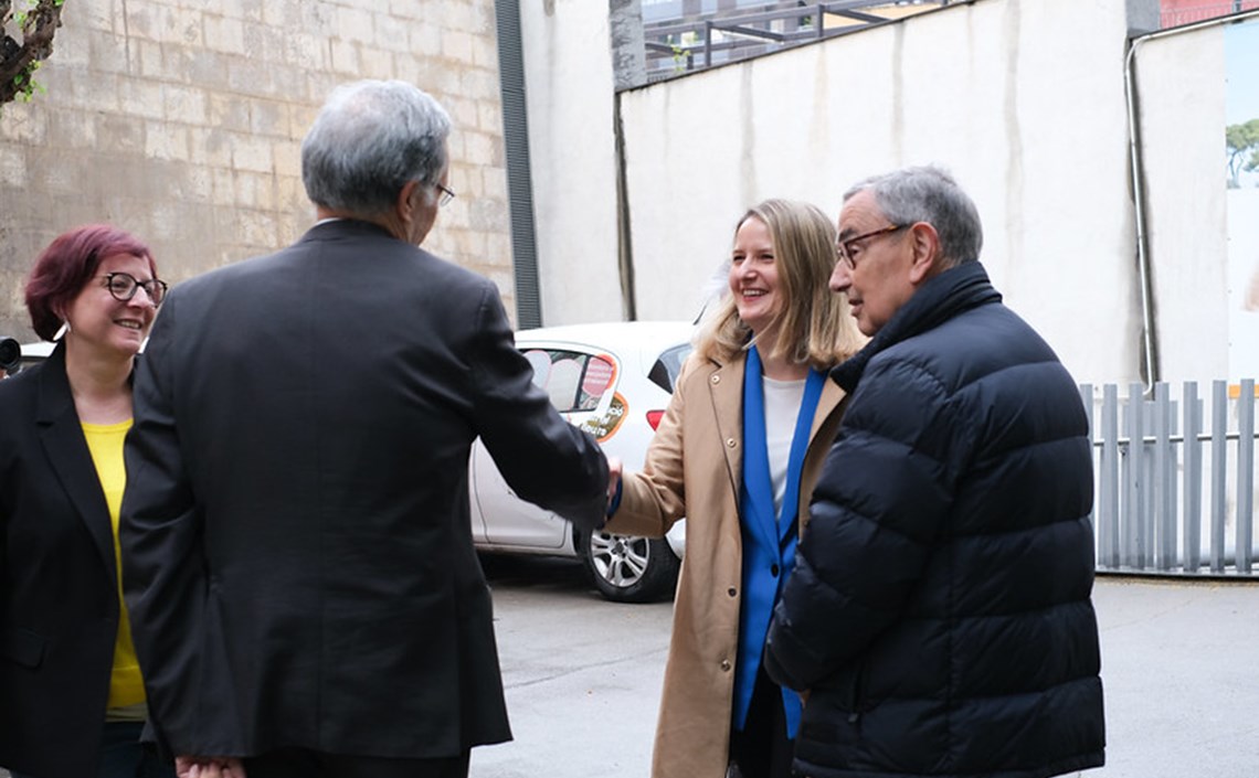 La consellera de Drets Socials anuncia al Fòrum Pere Tarrés una reforma del sistema de prestacions per arribar a 350.000 famílies vulnerables que ara no reben ajuts La consellera de Drets Socials anuncia al Fòrum Pere Tarrés una reforma del sistema de prestacions per arribar a 350.000 famílies vulnerables que ara no reben ajuts
