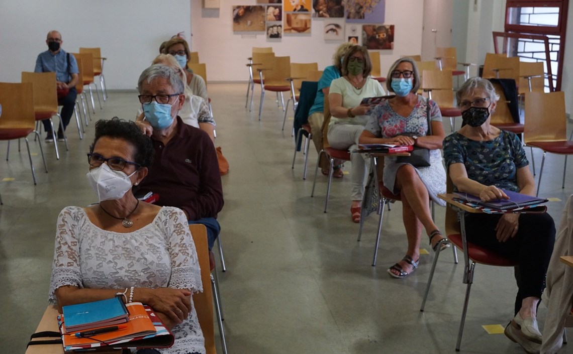 Isabel Devesa, estudiant universitària sènior: “He notat que el cap s’espavila. Em sembla molt positiu”   Isabel Devesa, estudiant universitària sènior: “He notat que el cap s’espavila. Em sembla molt positiu”