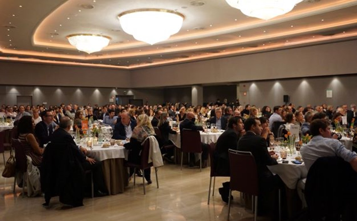 La Fundació Pere Tarrés recapta 46.600 euros per a la rehabilitació del Centre Socioeducatiu del Raval en el seu sopar solidari anual La Fundació Pere Tarrés recapta 46.600 euros per a la rehabilitació del Centre Socioeducatiu del Raval en el seu sopar solidari anual