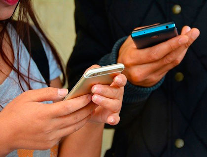 Enganxats a les pantalles? 7 pistes per ajudar els adolescents a adquirir hàbits de benestar digital