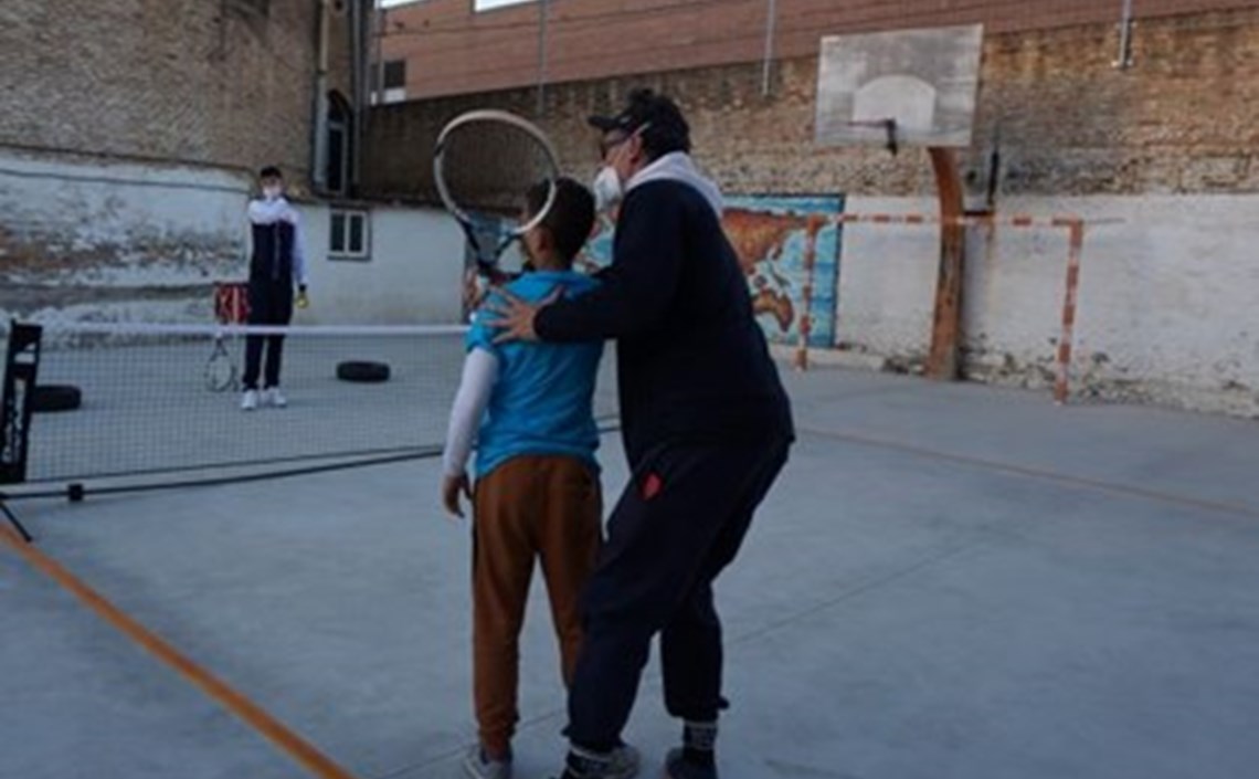 La Fundación Pere Tarrés y la Fundación Tenis Barcelona impulsan un programa para acercar el tenis a niños en situación vulnerable La Fundación Pere Tarrés y la Fundación Tenis Barcelona impulsan un programa para acercar el tenis a niños en situación vulnerable