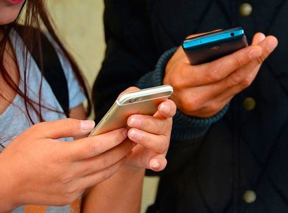 Enganxats a les pantalles? 7 pistes per ajudar els adolescents a adquirir hàbits de benestar digital