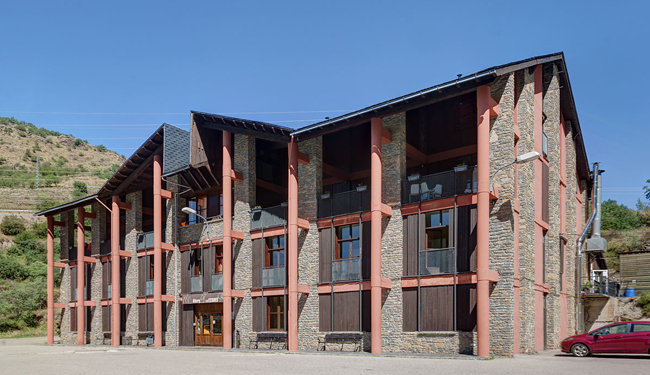 Acord entre FGC i la Fundació Pere Tarrés per millorar l’Alberg Les Estades i el seu entorn