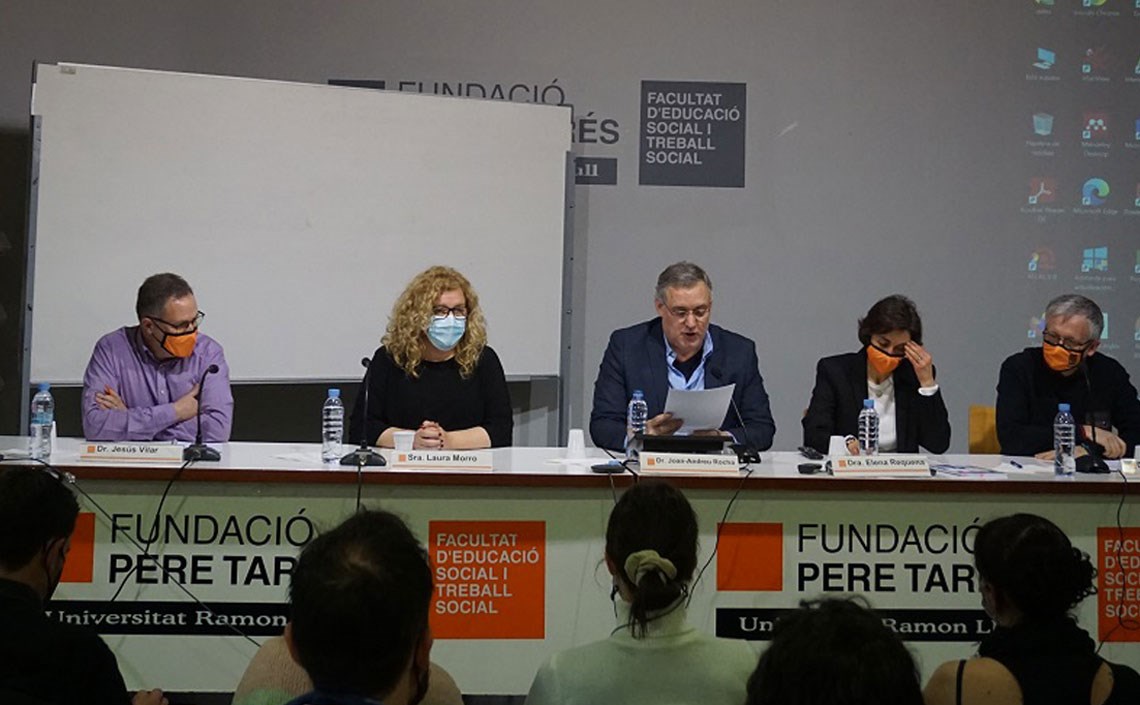 Once testigos relatan sus vivencias como trabajadores/as sociales en un libro Once testigos relatan sus vivencias como trabajadores/as sociales en un libro