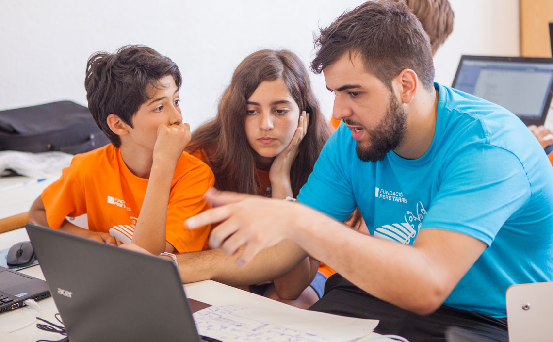 Com saber si els i les professionals de l'acció social som digitalment competents