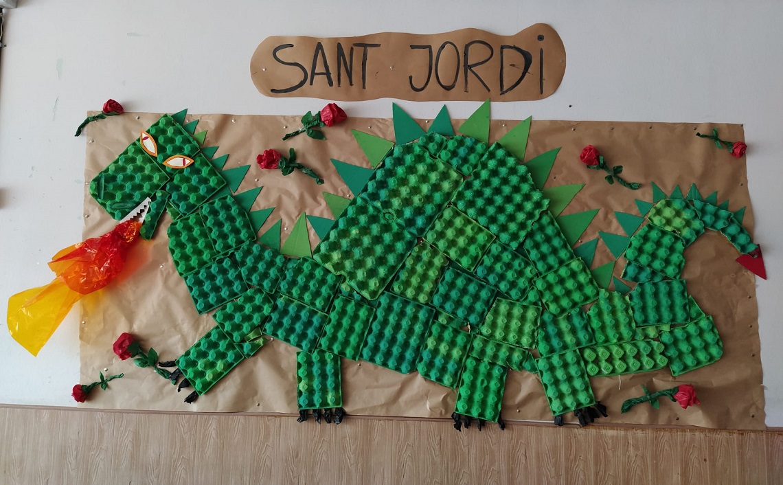 Roses, llibres, princeses i dracs omplen els diferents espais de la Fundació Pere Tarrés en una setmana dedicada a Sant Jordi