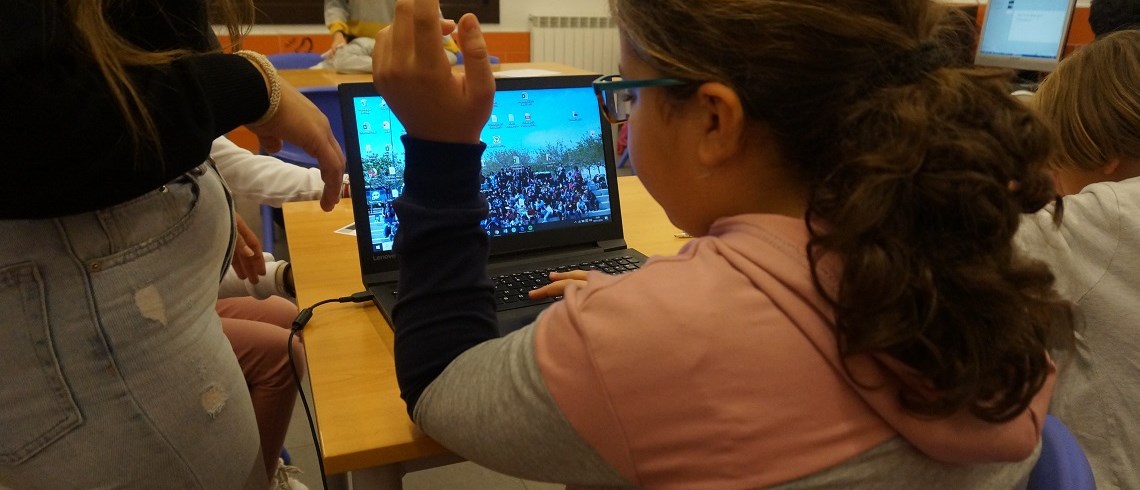 Les tecnologies al servei de la cooperació internacional Les tecnologies al servei de la cooperació internacional