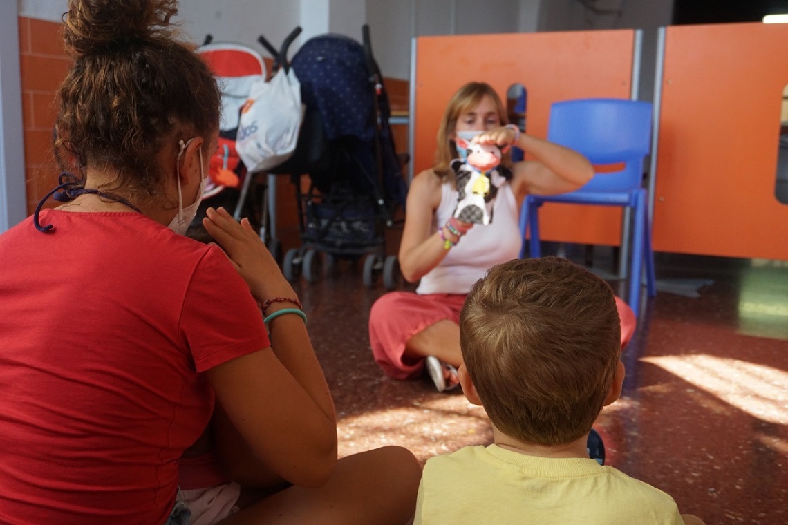 La Fundació Pere Tarrés participa en un programa d’acollida que posa en contacte famílies catalanes i ucraïneses per garantir-los una llar