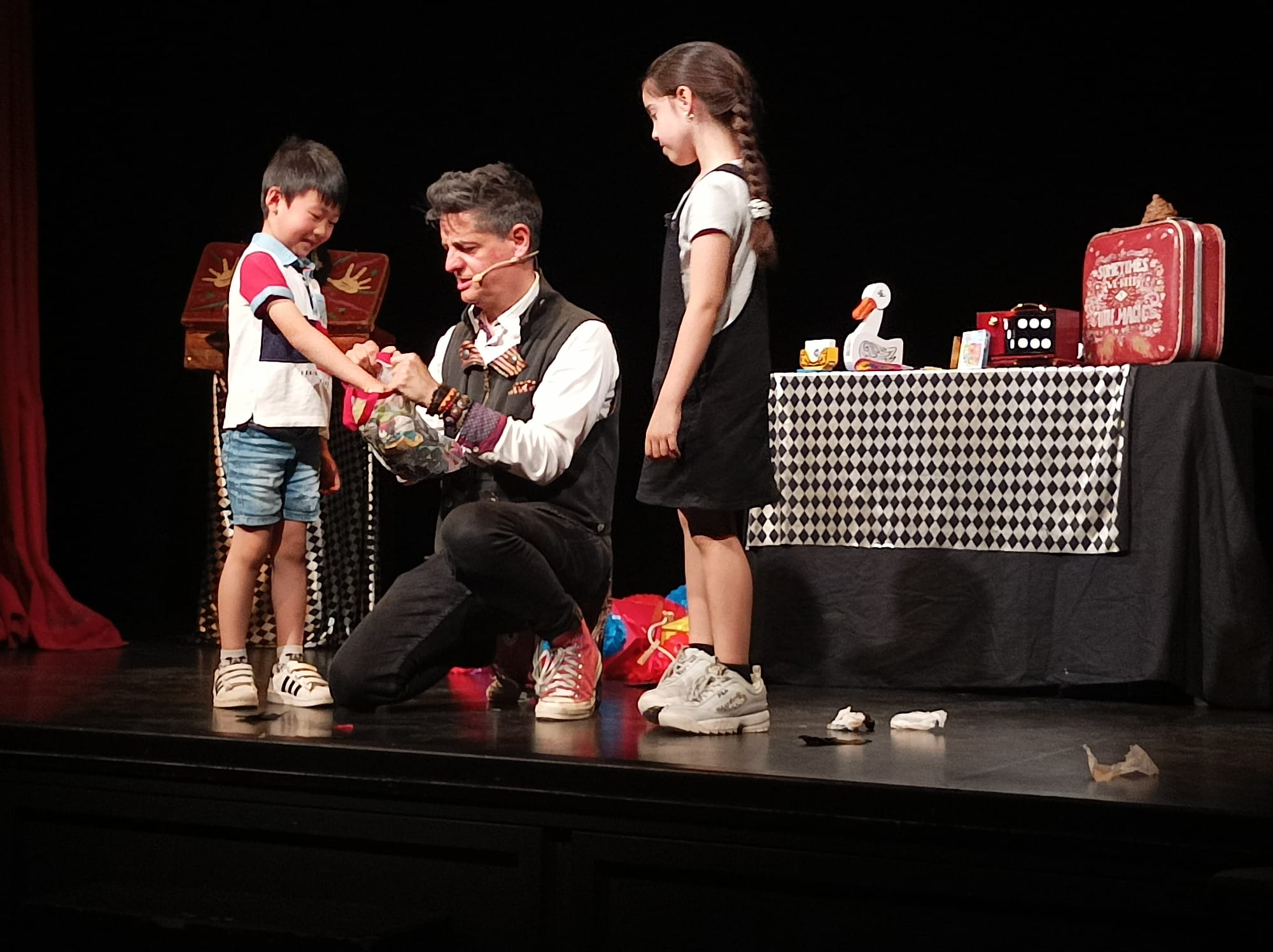 El proyecto Menja Llibres acerca la lectura a 260 niños y niñas del Distrito de Nou Barris a través de actividades de ocio y juego