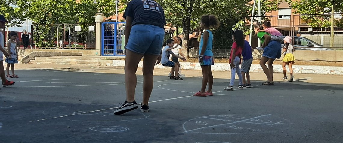 Unos 800 niños y niñas participan en agosto en un casal o colonias becadas organizados por la Fundación Pere Tarrés en Mallorca, Cataluña Central o Tarragona