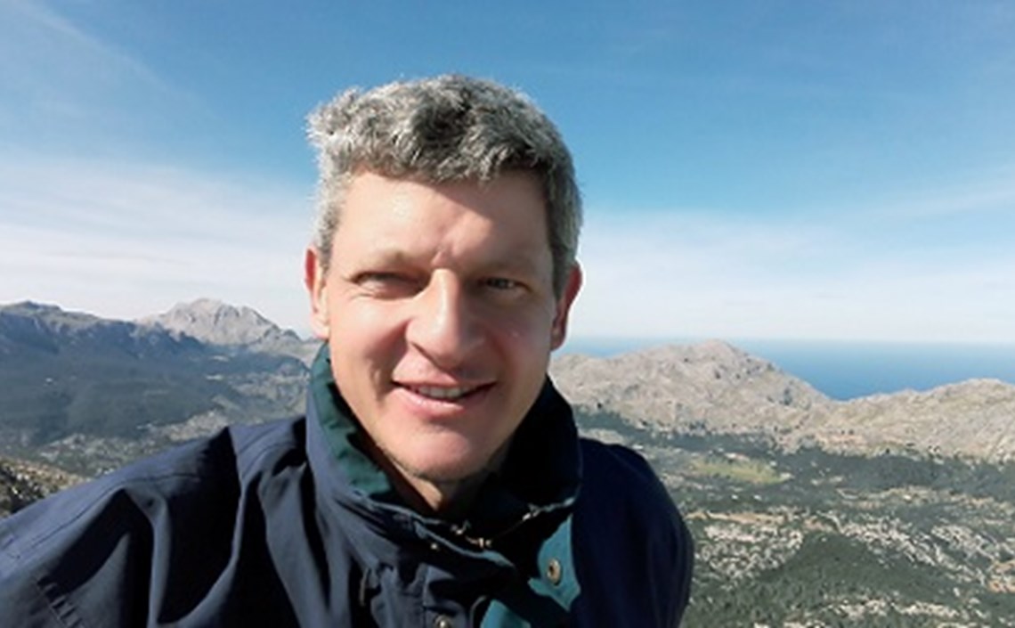 “La part més important dels esplais són els monitors i monitores i la feina que fan” Tomeu Rigo Barceló, director de la Delegació de les Illes Balears de la Fundació Pere Tarrés “La part més important dels esplais són els monitors i monitores i la feina que fan” Tomeu Rigo Barceló, director de la Delegació de les Illes Balears de la Fundació Pere Tarrés