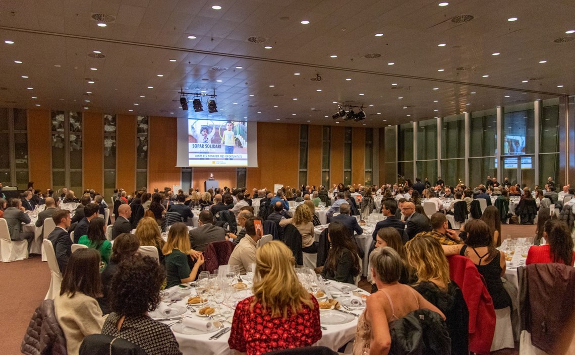 La Fundació Pere Tarrés recapta 42.250 euros per a la rehabilitació del Centre Socioeducatiu del Raval en el seu sopar solidari anual La Fundació Pere Tarrés recapta 42.250 euros per a la rehabilitació del Centre Socioeducatiu del Raval en el seu sopar solidari anual
