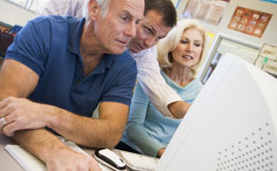 La Fundació Vodafone i la Fundació Pere Tarrés formaran a més de 4.000 persones grans en l´ús dels dispositius mòbils a Catalunya La Fundació Vodafone i la Fundació Pere Tarrés formaran a més de 4.000 persones grans en l´ús dels dispositius mòbils a Catalunya