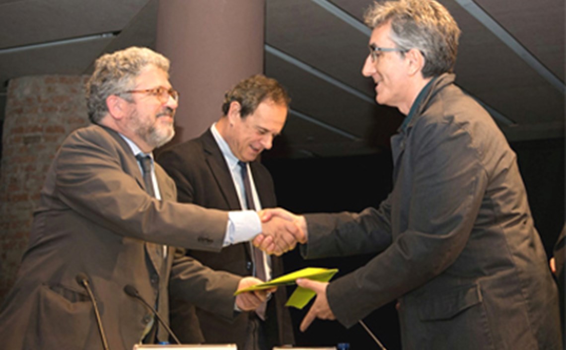 La Facultat d’Educació Social i Treball Social Pere Tarrés -URL- entre els primers centres en rebre el certificats d’acreditació de l’AQU Catalunya La Facultat d’Educació Social i Treball Social Pere Tarrés -URL- entre els primers centres en rebre el certificats d’acreditació de l’AQU Catalunya