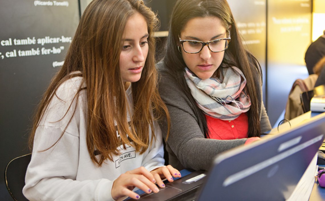 Rafael Ruiz de Gauna: "Oferim una formació que, a més de tenir una alta ocupació, ajuda a créixer a les persones en els valors que proposa la institució" Rafael Ruiz de Gauna: "Oferim una formació que, a més de tenir una alta ocupació, ajuda a créixer a les persones en els valors que proposa la institució"