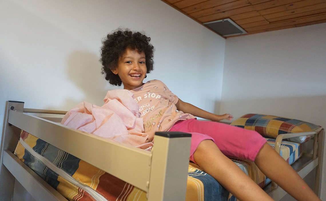 3 de cada 4 famílies que sol·liciten beca per participar en activitats d’estiu a la Fundació Pere Tarrés se situa per sota del llindar de pobresa  3 de cada 4 famílies que sol·liciten beca per participar en activitats d’estiu a la Fundació Pere Tarrés se situa per sota del llindar de pobresa