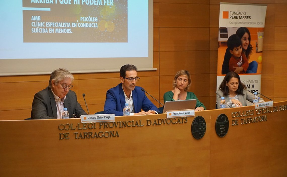  El psicólogo Francisco Villar explica en Tarragona cómo detectar y prevenir conductas suicidas en las aulas