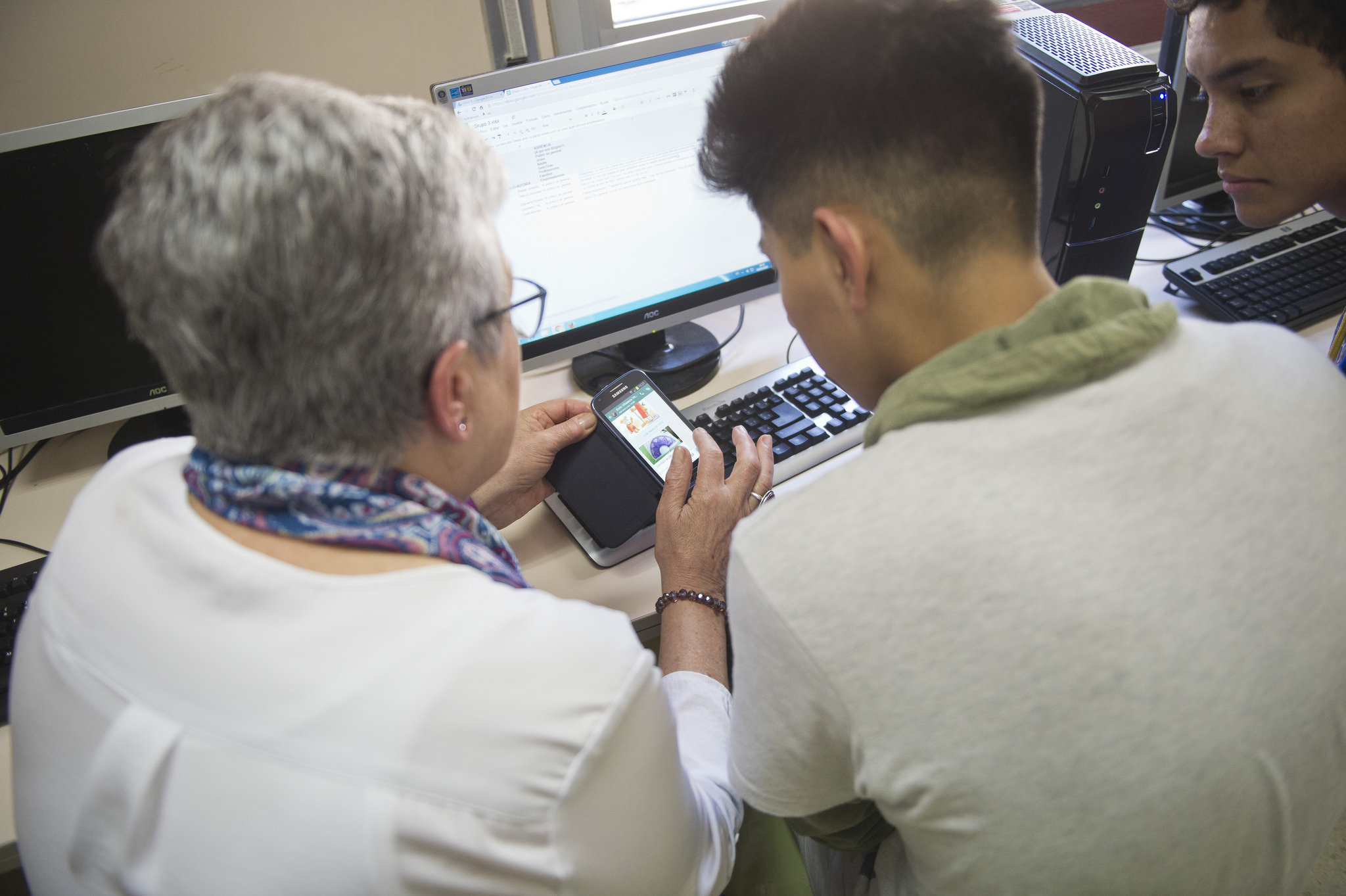 Històries dels Punts Òmnia, un espai social-digital