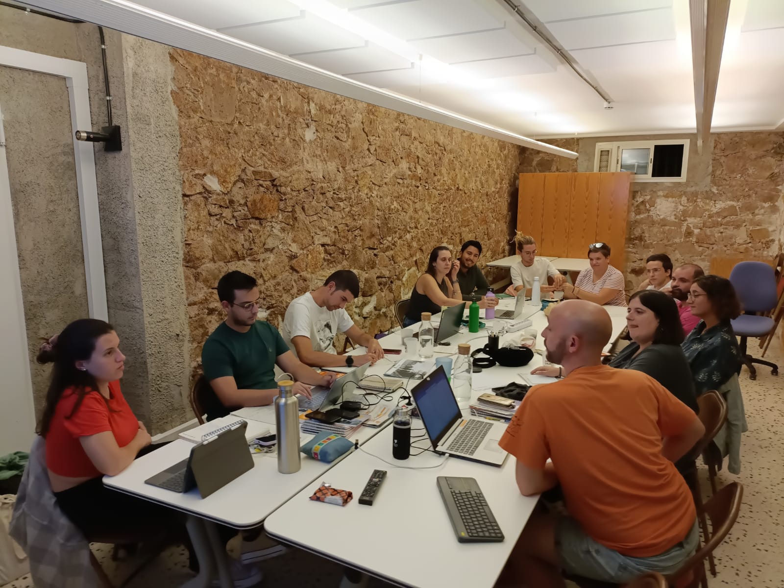 El Consell Directiu es troba mensualment