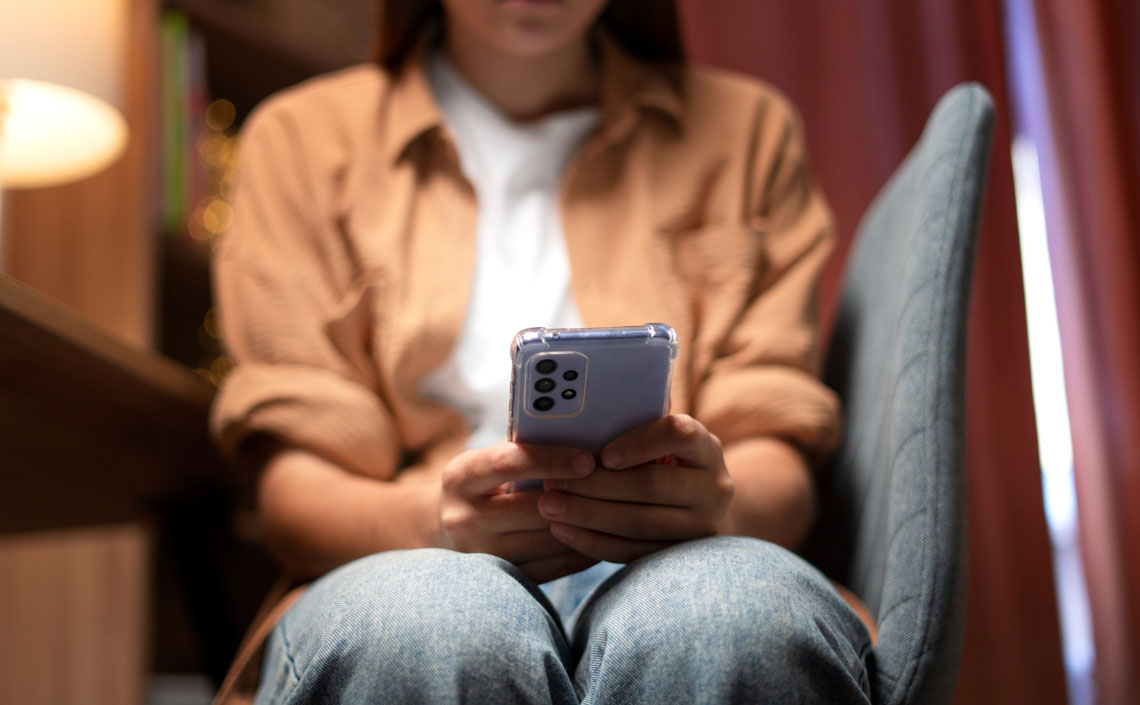 Addicció a les pantalles: com acompanyem els infants i adolescents des de l’educació?