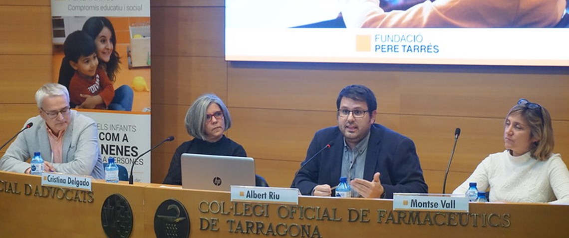 La conferència de la Fundació Pere Tarrés a Tarragona proposa reforçar els llaços socials i l’acompanyament als infants i joves per prevenir addiccions al mòbil
