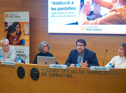 La conferència de la Fundació Pere Tarrés a Tarragona proposa reforçar els llaços socials i l’acompanyament als infants i joves per prevenir addiccions al mòbil