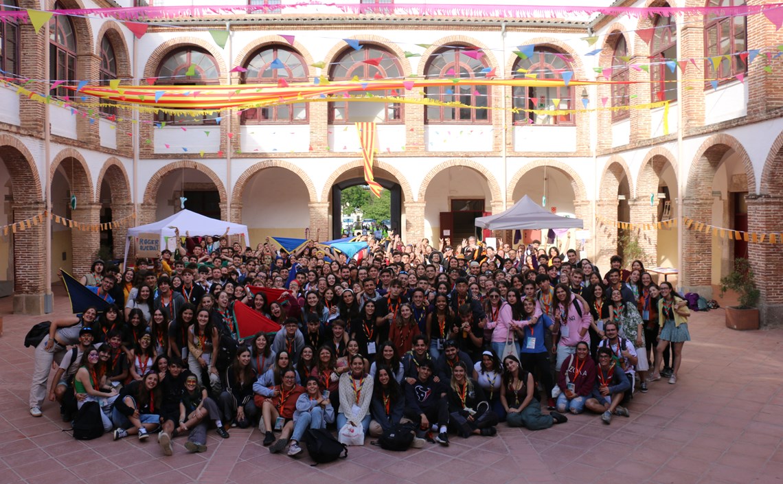 Més de 400 monitors i monitores dels esplais MCECC de la Fundació Pere Tarrés es troben per abordar els reptes del sector del lleure educatiu Més de 400 monitors i monitores dels esplais MCECC de la Fundació Pere Tarrés es troben per abordar els reptes del sector del lleure educatiu