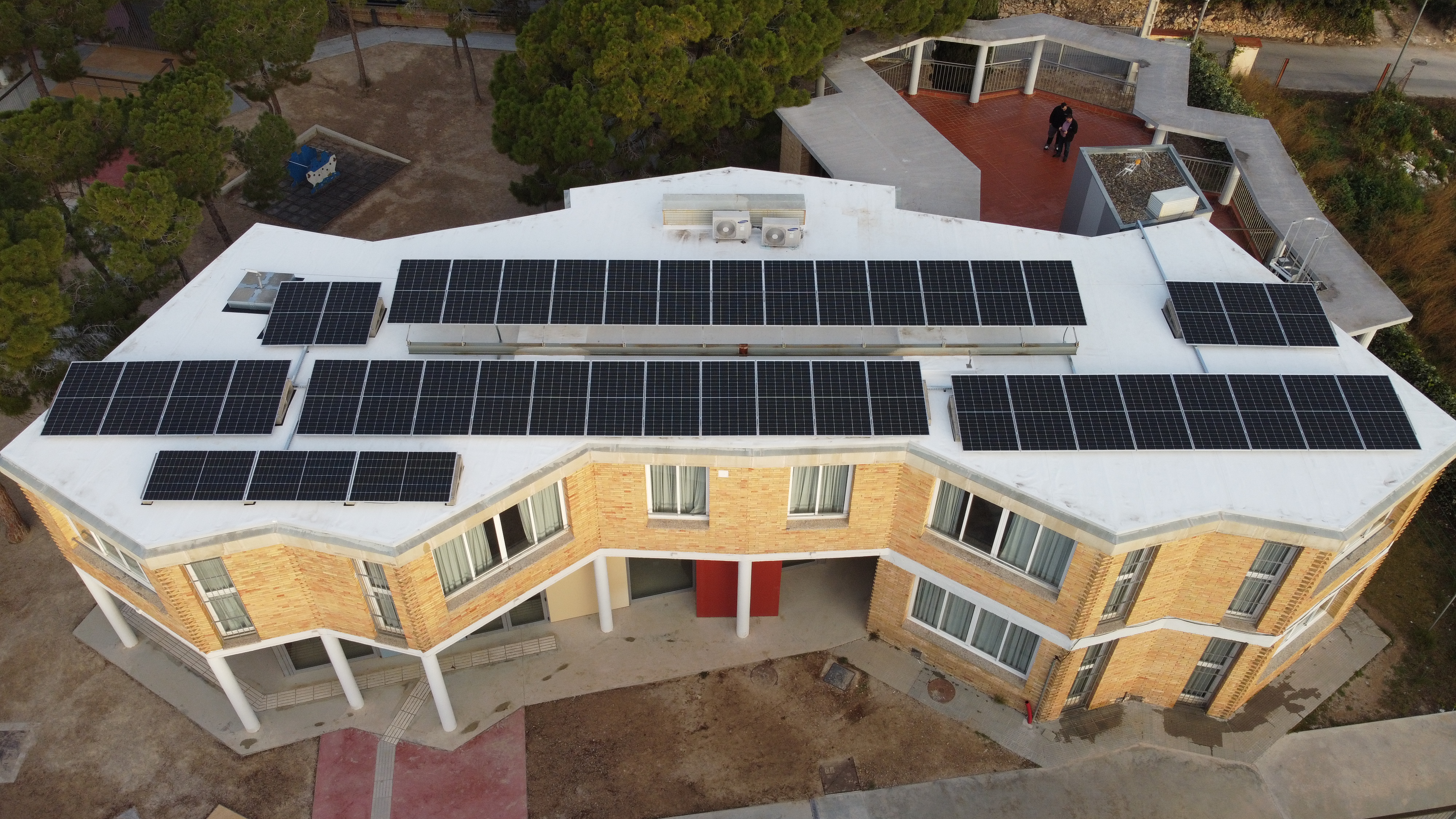 La Fundació Pere Tarrés instal·la 500 plaques fotovoltaiques a les seves cases de colònies que li permetran generar un 25% d’energia neta