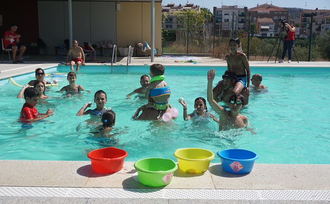 Arrenca el programa de vacances en família que ofereix la Fundació Pere Tarrés a les seves cases de colònies Arrenca el programa de vacances en família que ofereix la Fundació Pere Tarrés a les seves cases de colònies