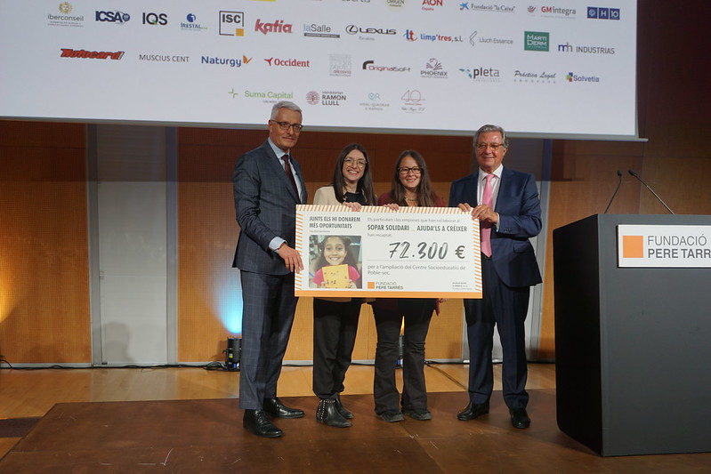 La cena solidaria anual de la Fundación Pere Tarrés recauda 72.000 euros para potenciar los proyectos socioeducativos en el barrio de Poble-sec