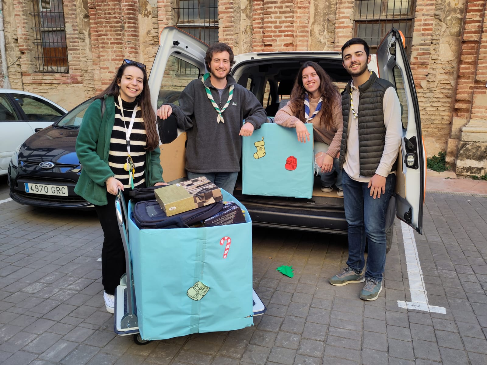 La Fundación Pere Tarrés entrega los juegos y material de acampada recaudados para los esplais afectados por la DANA