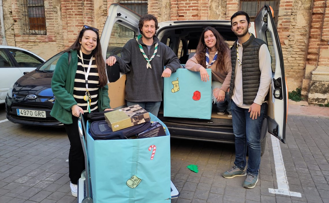 La Fundació Pere Tarrés lliura els jocs i material d’acampada recaptats per als esplais afectats per la DANA La Fundació Pere Tarrés lliura els jocs i material d’acampada recaptats per als esplais afectats per la DANA