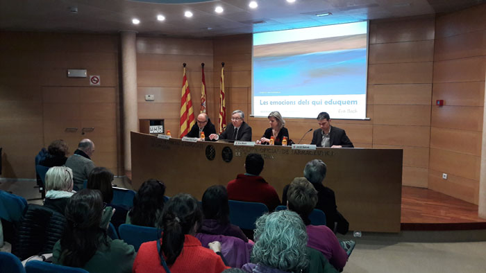 Eva Bach: “Hem de ser conscients que eduquem amb les nostres emocions”