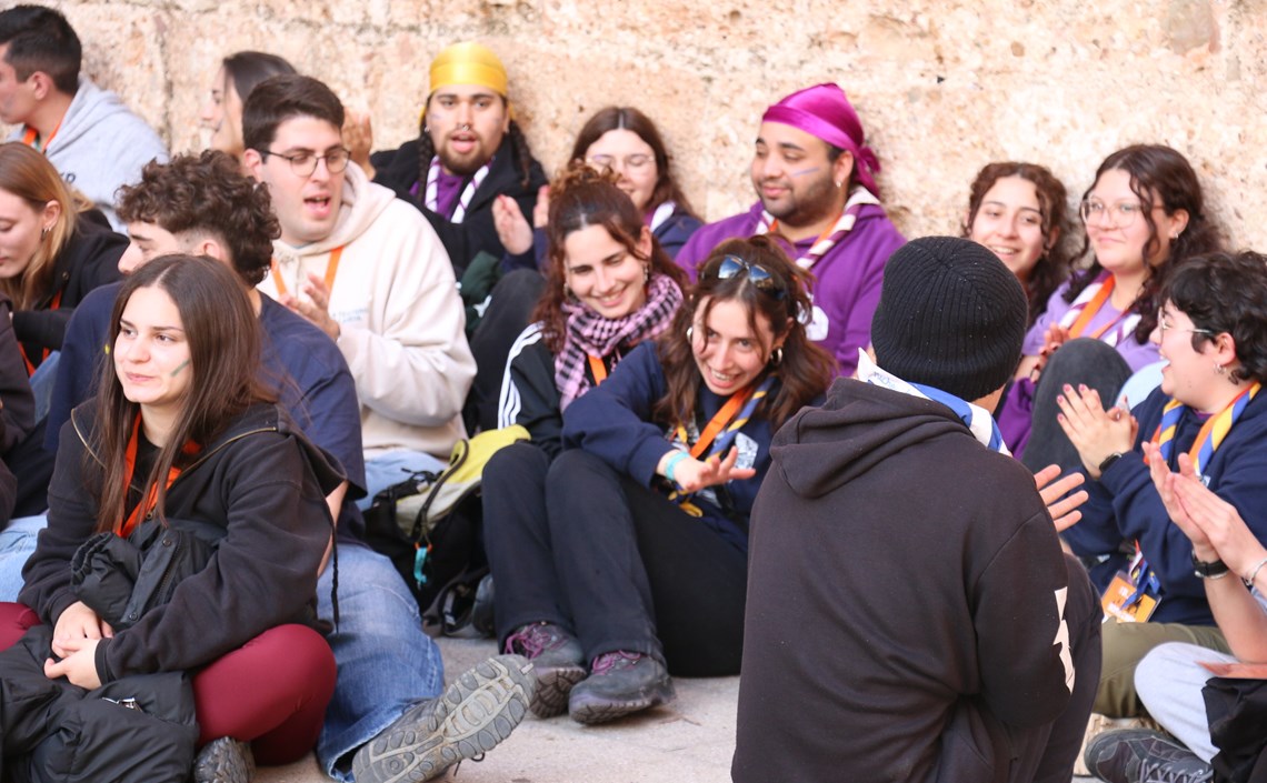 Els esplais pugen a Montserrat per celebrar-ne el Mil·lenari Els esplais pugen a Montserrat per celebrar-ne el Mil·lenari