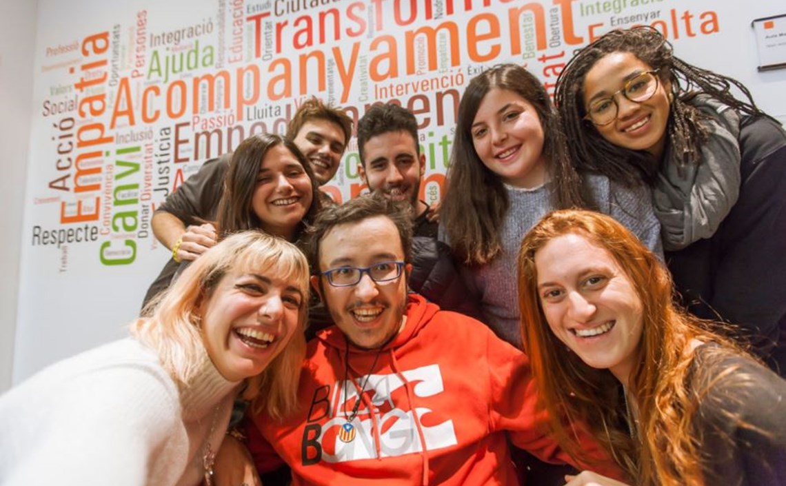 8 de cada 10 alumnes d’Educació Social i Treball Social tenen feina un any després de finalitzar els estudis 8 de cada 10 alumnes d’Educació Social i Treball Social tenen feina un any després de finalitzar els estudis