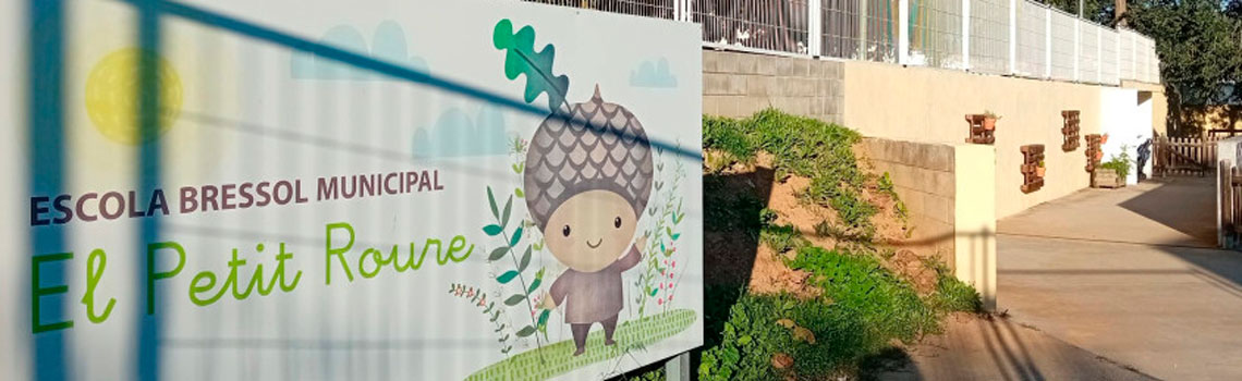 Porta d'entrada a l'escola bressol