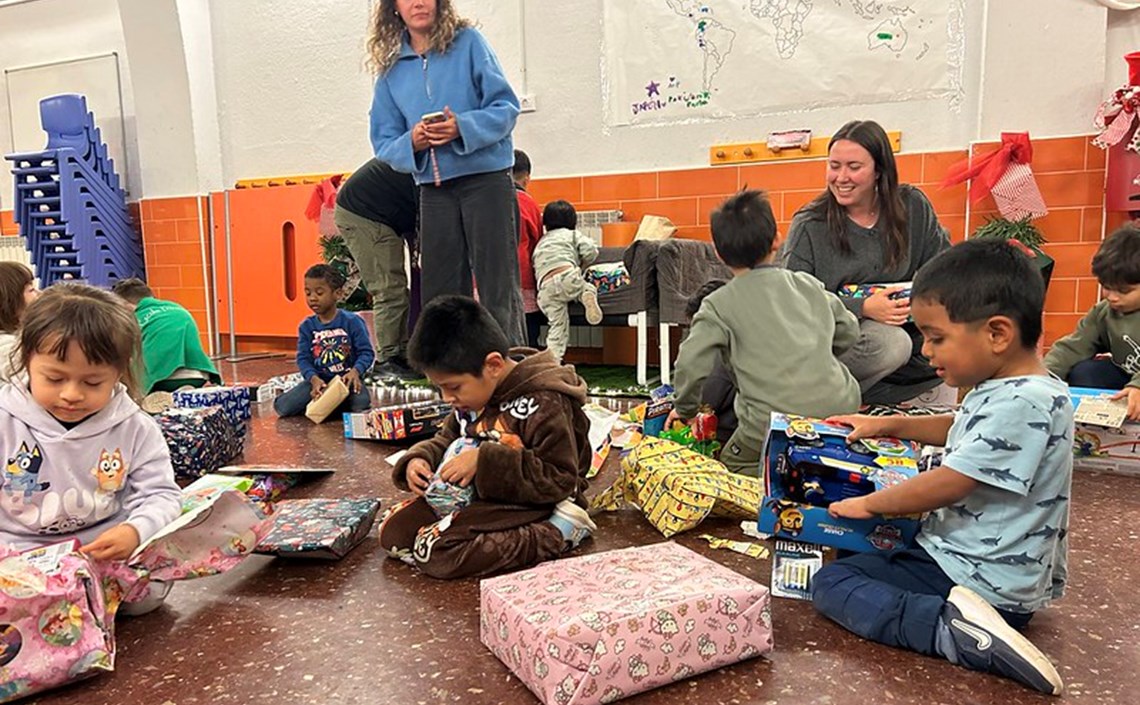 3.500 niños y niñas en situación vulnerable reciben los regalos recogidos en el marco de la campaña solidaria de la Fundación Pere Tarrés 3.500 niños y niñas en situación vulnerable reciben los regalos recogidos en el marco de la campaña solidaria de la Fundación Pere Tarrés