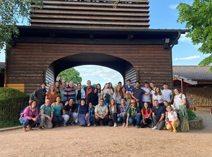 Vine a viure la Setmana Santa a Taizé! Vine a viure la Setmana Santa a Taizé!