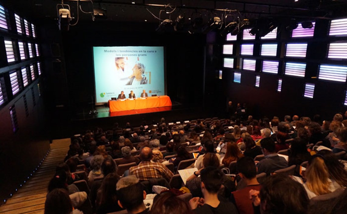 Experts i professionals debaten sobre l'ètica, experiències i models actuals en la cura de les persones Experts i professionals debaten sobre l'ètica, experiències i models actuals en la cura de les persones