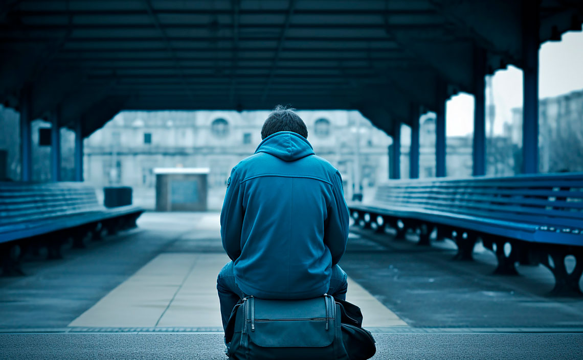 Impactes de la pobresa i la solitud no desitjada en la salut mental i el benestar psicoemocional en adolescents de contextos vulnerables. Un estudi centrat en els factors de risc i els factors de protecció