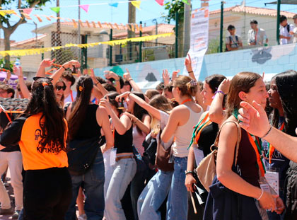 400 monitors i monitores dels esplais MCECC de la Fundació Pere Tarrés treballen el sentiment de pertinença a una jornada a Premià de Mar