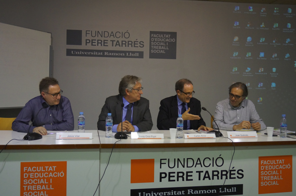 Carles Ariza presenta la seva última obra "La salut conculcada"