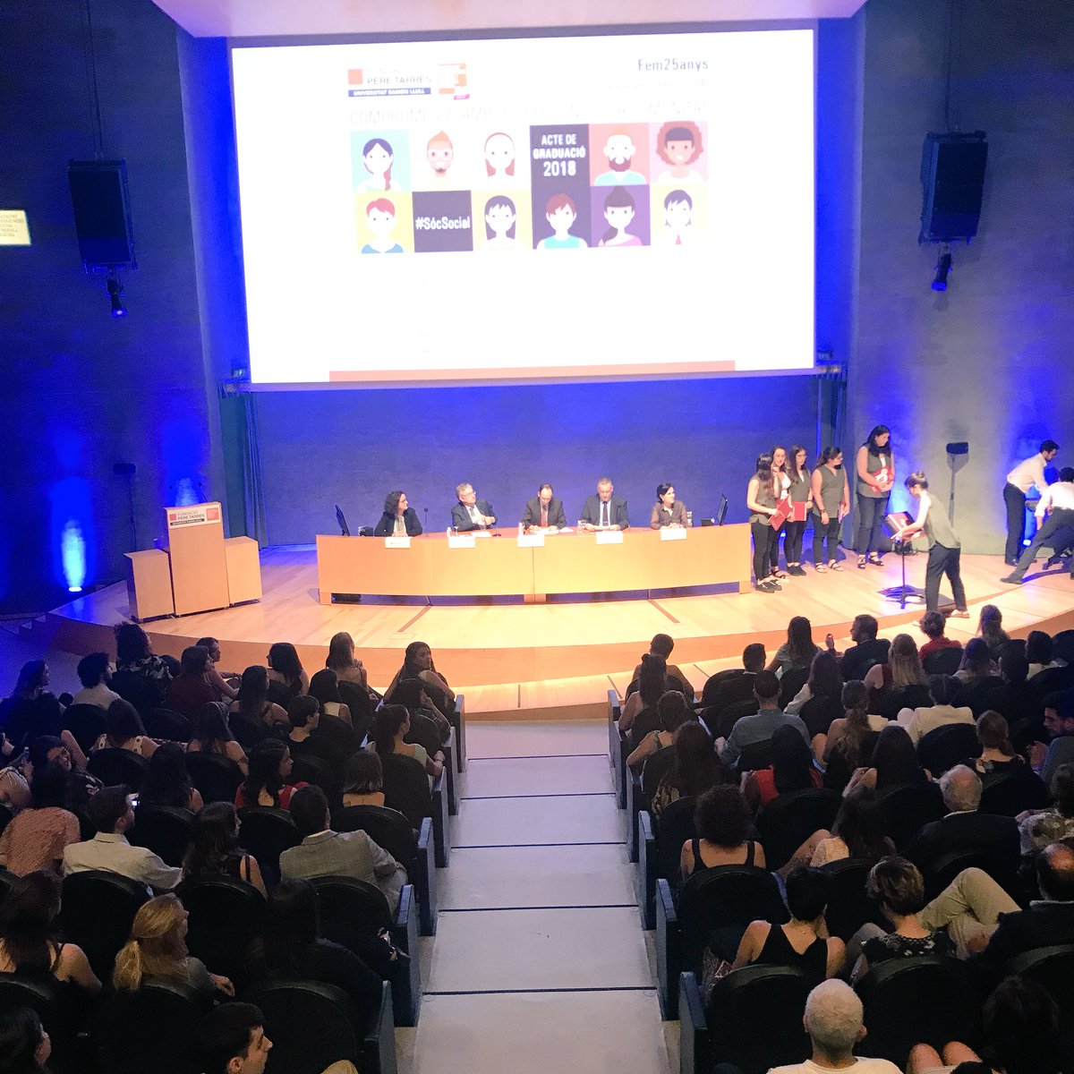 “Passió, sostenibilitat i activisme”, els tres consells que va donar la padrina de la promoció, Rosa Cendón, als graduats 