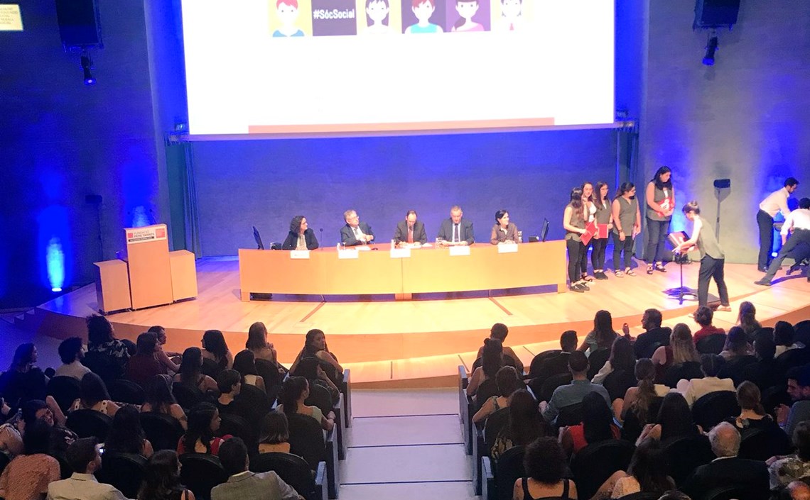 “Passió, sostenibilitat i activisme”, els tres consells que va donar la padrina de la promoció, Rosa Cendón, als graduats “Passió, sostenibilitat i activisme”, els tres consells que va donar la padrina de la promoció, Rosa Cendón, als graduats