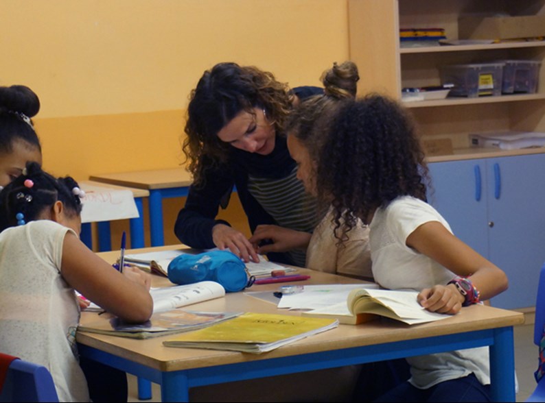 L'oci i l'acció sociocultural, dirigides als nens/es, adolescents i joves i els seus efectes per a la millora de la cohesió social L'oci i l'acció sociocultural, dirigides als nens/es, adolescents i joves i els seus efectes per a la millora de la cohesió social
