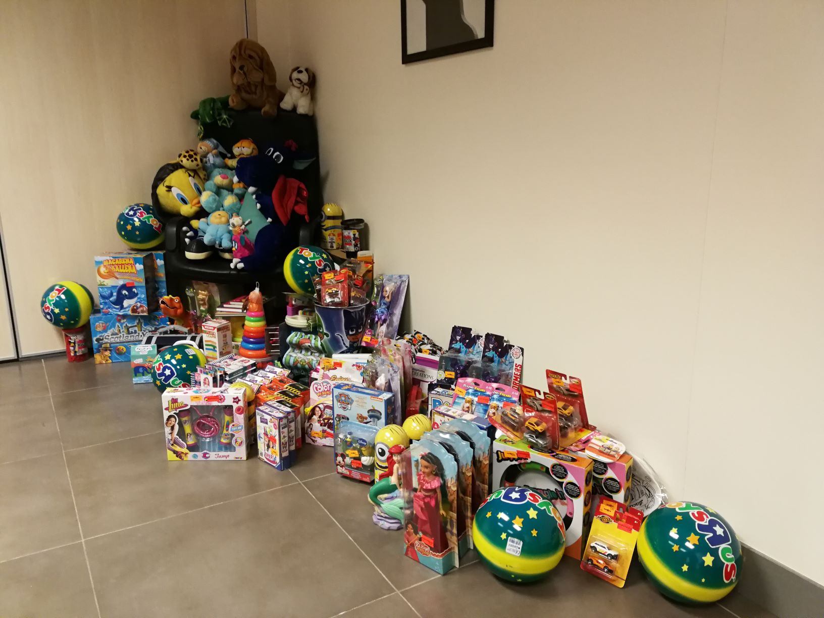 Prop de 400 joguines es van recollir a la campanya de Nadal 2018