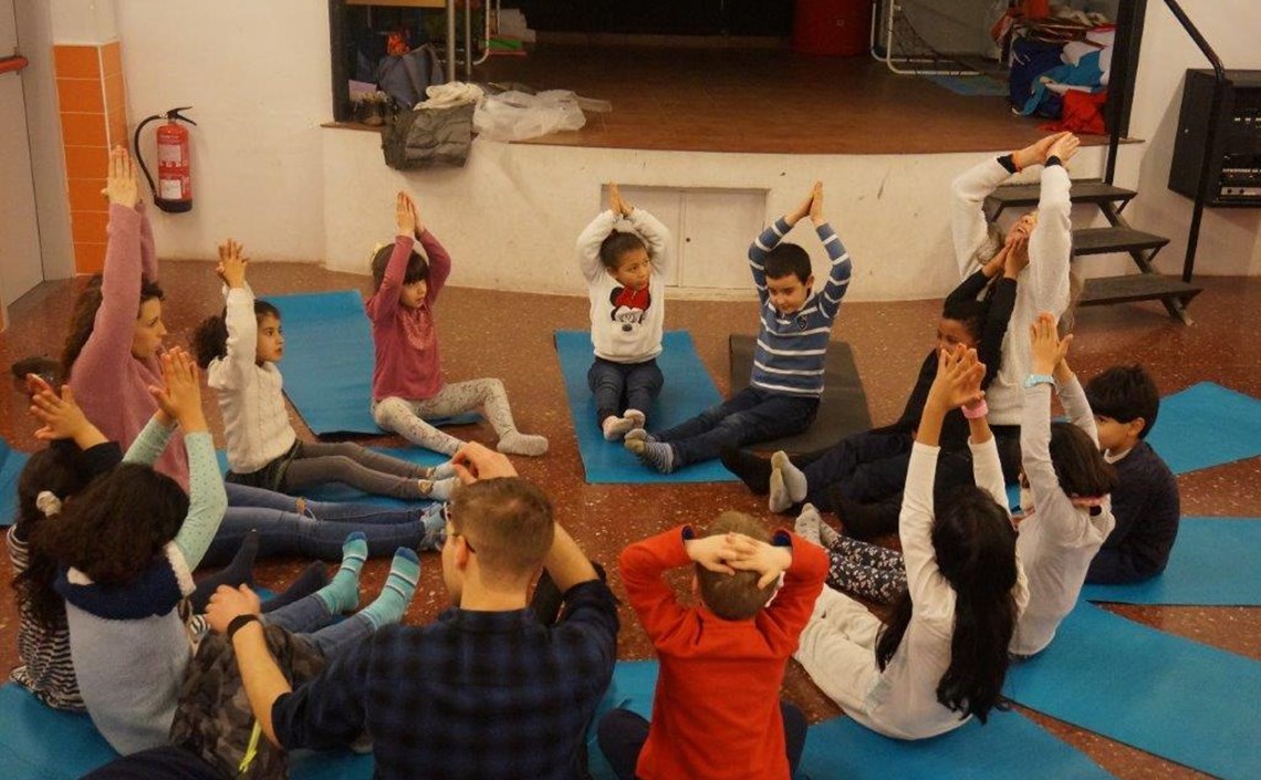 Taller de ioga per a infants al Centre Socioeducatiu Poblenou Taller de ioga per a infants al Centre Socioeducatiu Poblenou