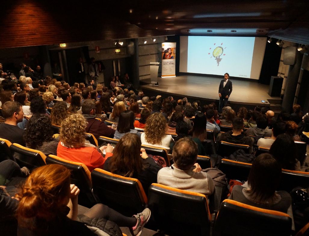 Èxit d’assistència a les conferències de Víctor Küppers a Manresa i d’Eva Millet a Tarragona