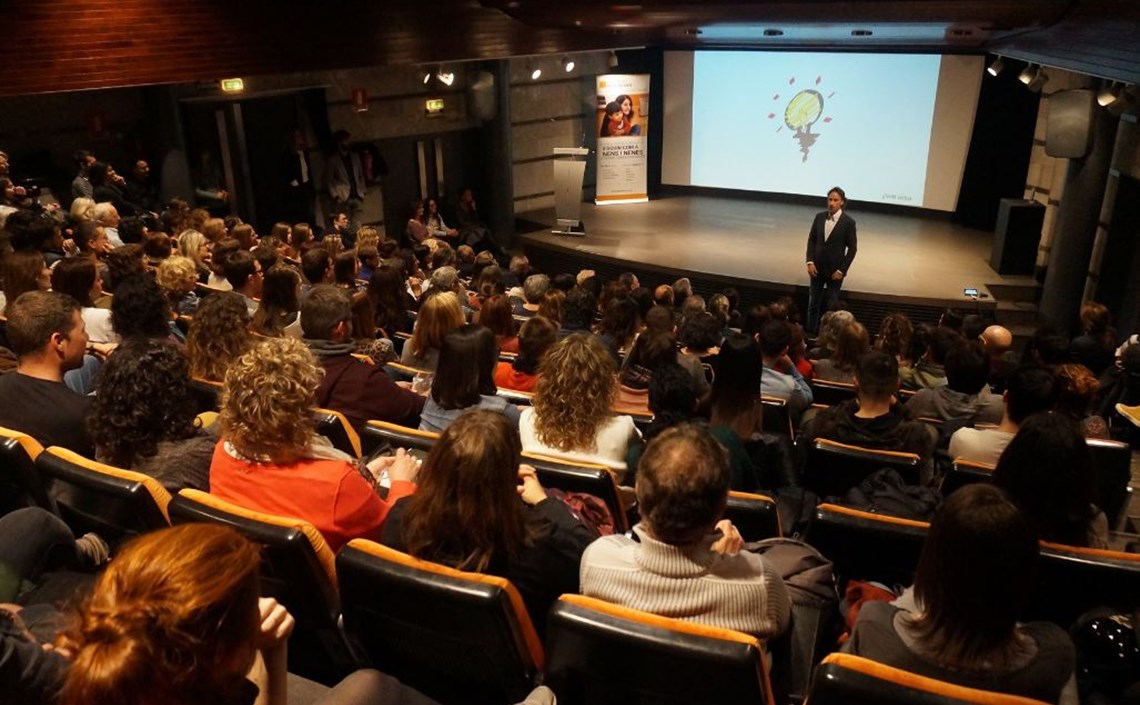 Èxit d’assistència a les conferències de Víctor Küppers a Manresa i d’Eva Millet a Tarragona Èxit d’assistència a les conferències de Víctor Küppers a Manresa i d’Eva Millet a Tarragona