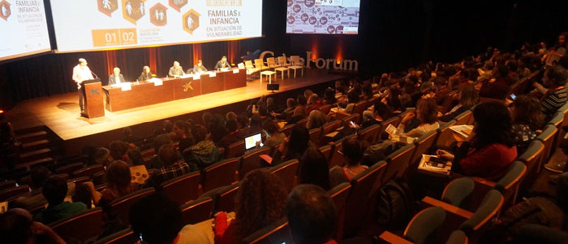 Intervenir amb les famílies, clau per l'acció social Intervenir amb les famílies, clau per l'acció social